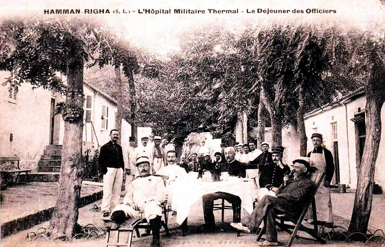 Hammam-Righa - L'Hopital militaire - Dejeuner des Officiers.jpg